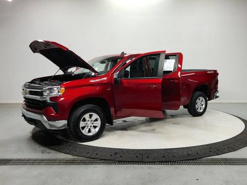 Used 2023 Chevrolet Silverado 1500 LT AWD/4WD image 12