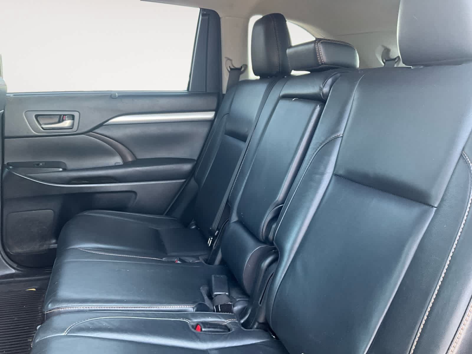 Used 2018 Toyota Highlander XLE FWD image 13