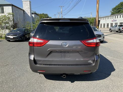 Used 2017 Toyota Sienna LE AWD/4WD image 6