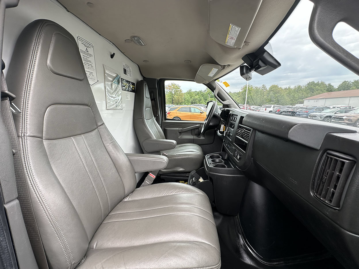 Used 2021 GMC Savana 3500 Extended w/ Power Convenience Package RWD image 28