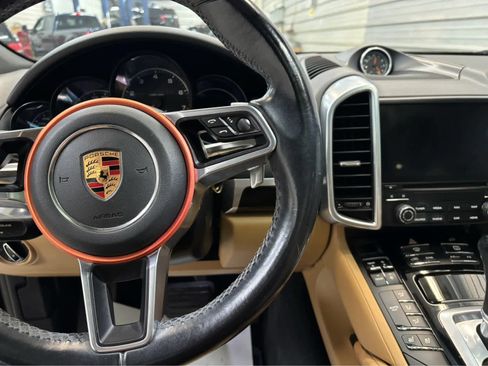 Used 2017 Porsche Cayenne Platinum Edition AWD/4WD image 15