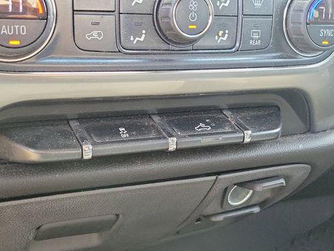 Used 2018 Chevrolet Silverado 1500 LT w/ All Star Edition image 29