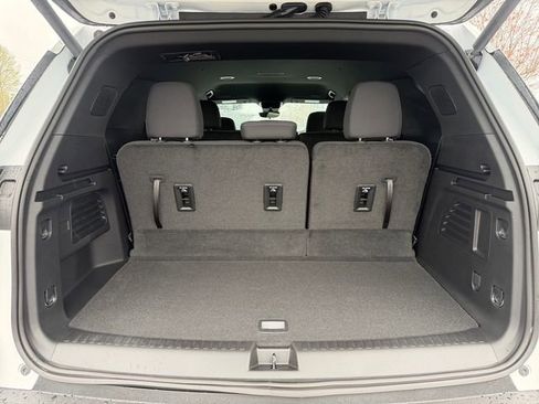 New 2026 Chevrolet Traverse LT w/ Driver Confidence Package AWD/4WD image 35