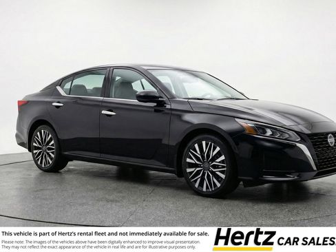 Used 2025 Nissan Altima 2.5 SV image 1