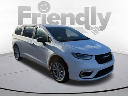 New 2026 Chrysler Pacifica Select