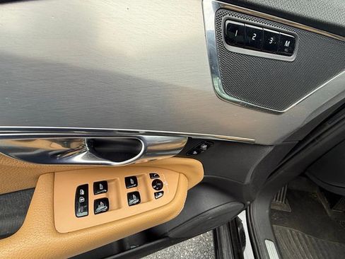Used 2017 Volvo XC90 T6 Momentum w/ Vision Package image 22