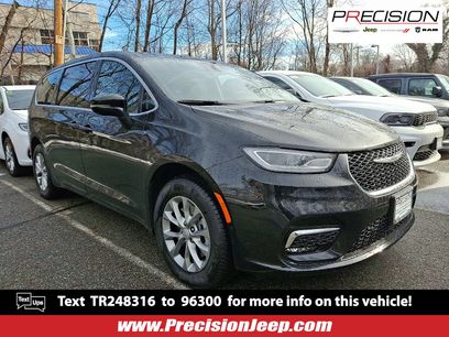 New 2026 Chrysler Pacifica Select