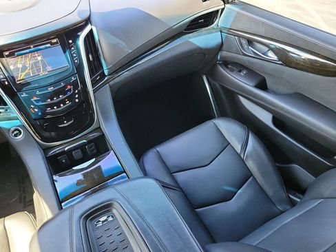 Used 2019 Cadillac Escalade ESV Platinum RWD image 20