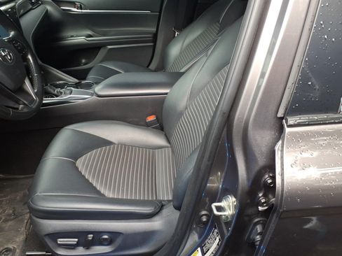 Used 2019 Toyota Camry SE FWD image 8