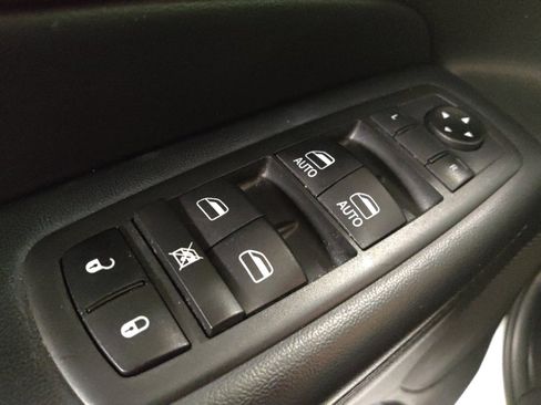 Used 2019 Jeep Grand Cherokee Altitude RWD image 27