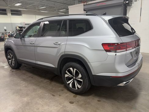 Certified 2025 Volkswagen Atlas SE image 5