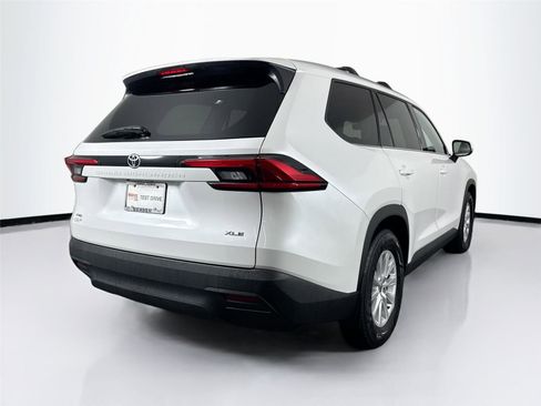 Certified 2024 Toyota Grand Highlander XLE image 13