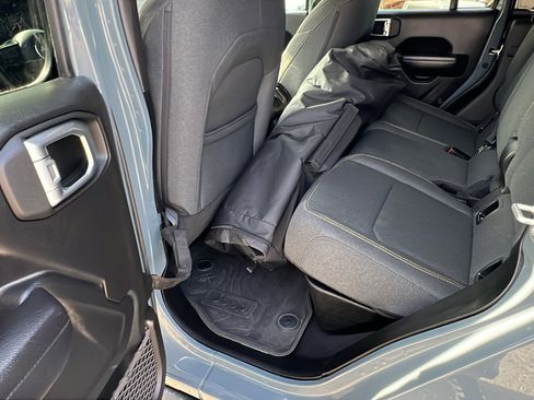 Used 2024 Jeep Gladiator Sport image 19