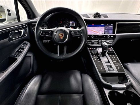 Used 2025 Porsche Macan AWD/4WD image 15