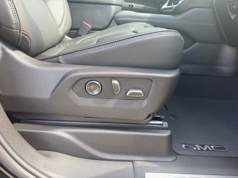 Used 2025 GMC Yukon XL Denali w/ Sun & Power Step Package image 27