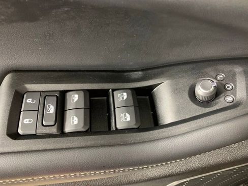 Used 2023 Jeep Grand Cherokee L Limited w/ Black Appearance Package image 32