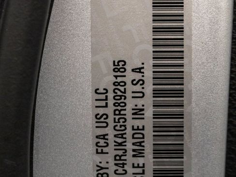 Used 2024 Jeep Grand Cherokee L Laredo image 47