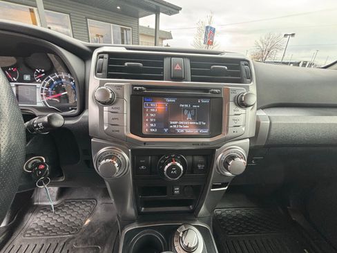 Used 2016 Toyota 4Runner SR5 AWD/4WD image 16