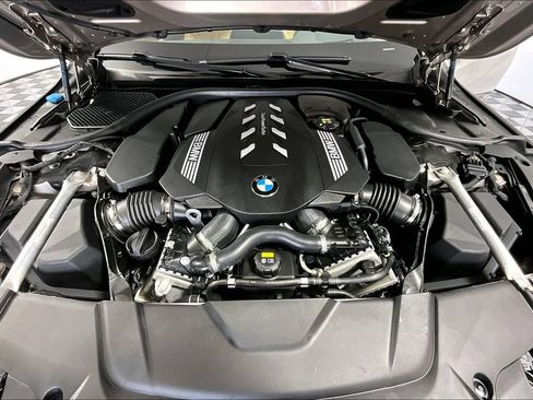 Used 2022 BMW 750Li xDrive AWD/4WD image 9