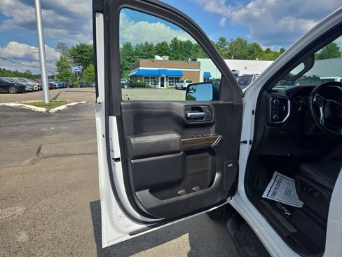 Used 2021 Chevrolet Silverado 1500 LT Trail Boss w/ Convenience Package II AWD/4WD image 5