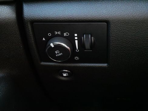 Used 2019 Jeep Grand Cherokee Altitude AWD/4WD image 27