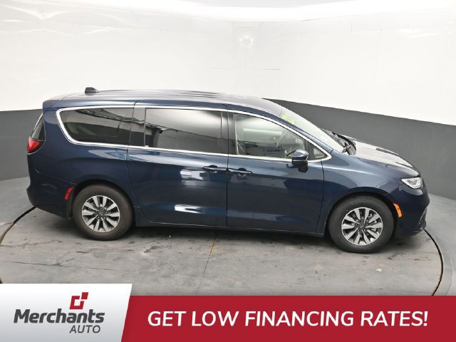 Used 2023 Chrysler Pacifica Touring-L FWD image 32