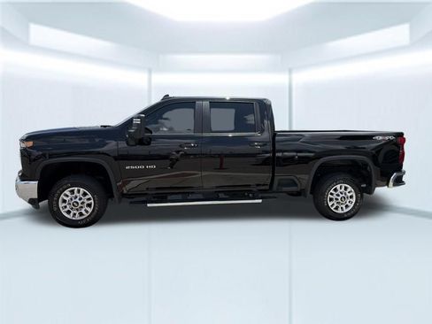 Used 2025 Chevrolet Silverado 2500 LT w/ Convenience Package AWD/4WD image 3