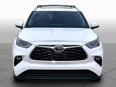 Used 2023 Toyota Highlander Limited FWD image 4
