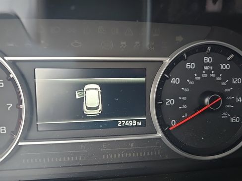 Certified 2023 Kia Sorento LX image 12