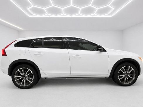 Used 2017 Volvo V60 T5 Cross Country w/ Convenience Package AWD/4WD image 2