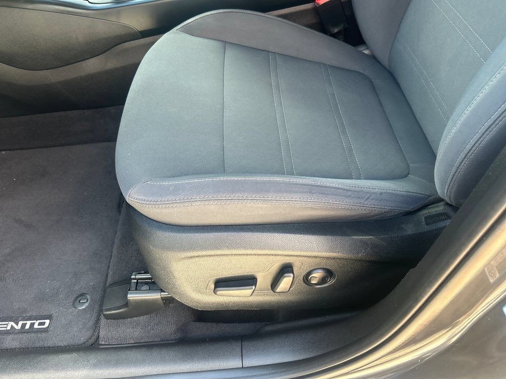 Used 2018 Kia Sorento LX w/ LX V6 Convenience Package AWD/4WD image 30
