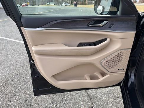 Used 2024 Jeep Grand Cherokee Limited 4xe image 11