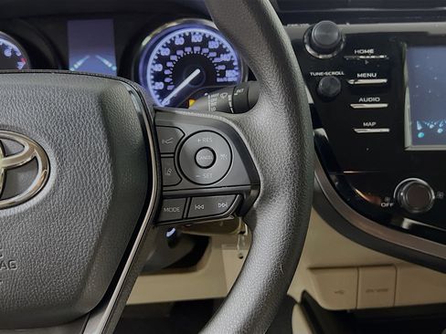 Used 2020 Toyota Camry LE image 20
