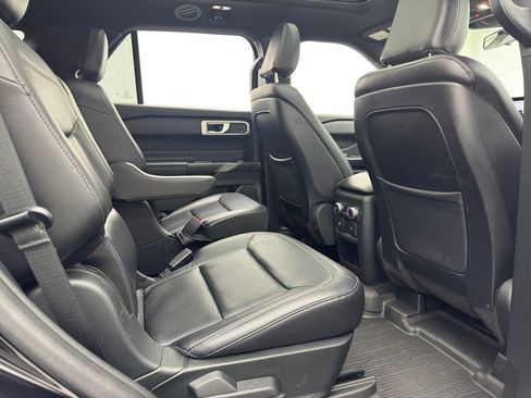 Used 2020 Ford Explorer XLT w/ Equipment Group 202A AWD/4WD image 36