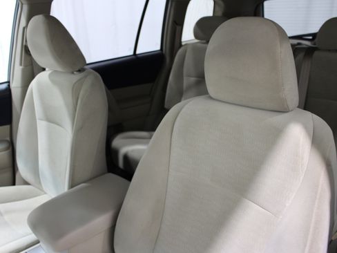 Used 2012 Toyota Highlander SE w/ Tech Pkg AWD/4WD image 4