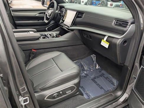 New 2026 Jeep Grand Wagoneer L 4WD w/ Premium Group I image 31