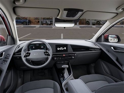Used 2024 Kia Niro LX image 14
