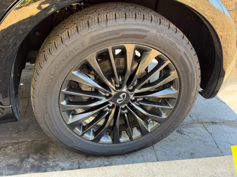 Used 2023 INFINITI QX80 Sensory w/ All-Season Package image 5