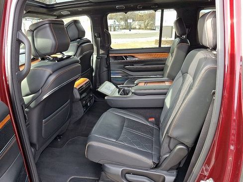 Used 2024 Jeep Grand Wagoneer L Series III AWD/4WD image 8