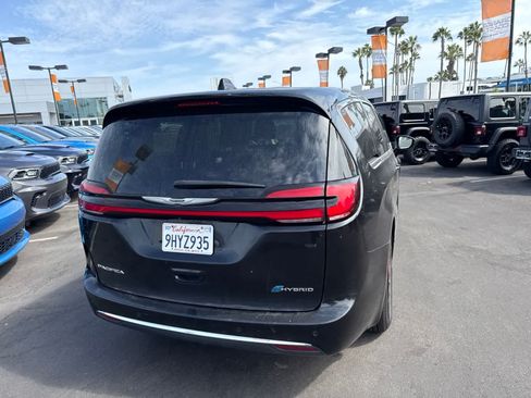 Used 2023 Chrysler Pacifica Limited FWD image 15