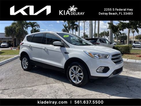 Used 2017 Ford Escape SE image 1