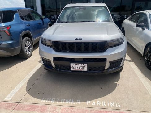 Used 2021 Jeep Grand Cherokee L Laredo RWD image 2