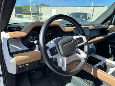 Used 2025 Land Rover Defender 110 X-Dynamic SE image 9