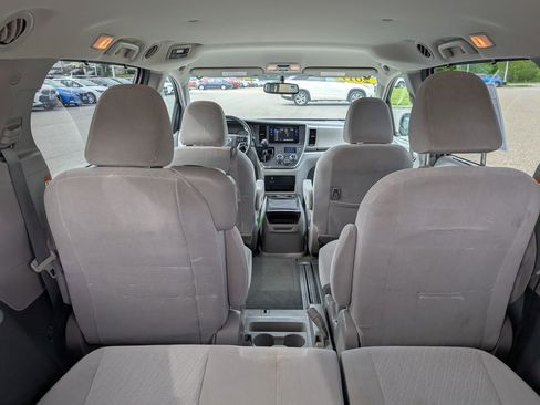 Used 2017 Toyota Sienna LE FWD image 13