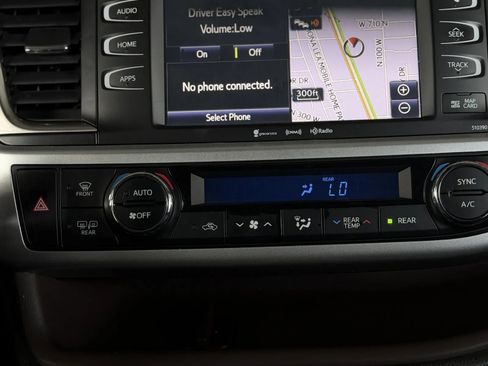 Used 2019 Toyota Highlander XLE AWD/4WD image 33
