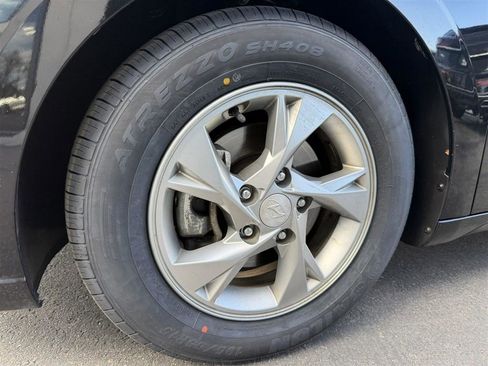 Used 2021 Hyundai Elantra SE image 28