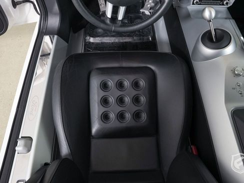 Used 2005 Ford GT image 25