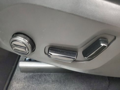 Used 2025 Volvo XC90 B6 Plus image 23