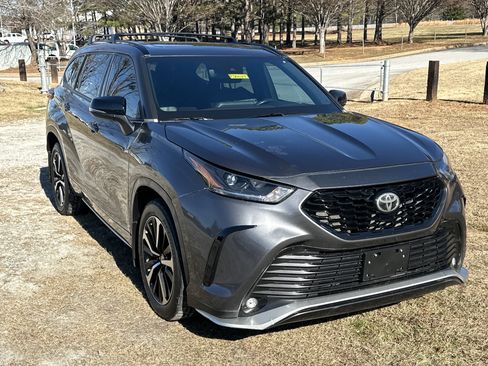 Used 2021 Toyota Highlander XSE image 3