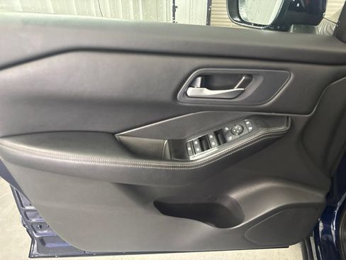 Used 2024 Nissan Rogue SV AWD/4WD image 8